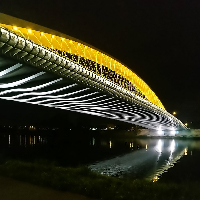 trojsky-most-v-noci